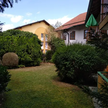 Appartementhaus Kastanie Ξενοδοχείο με διαμερίσματα 3*